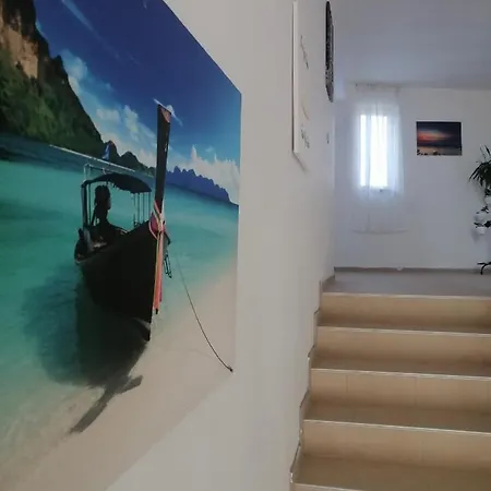 с изглед към морето и външен басейн Apartmanhotel