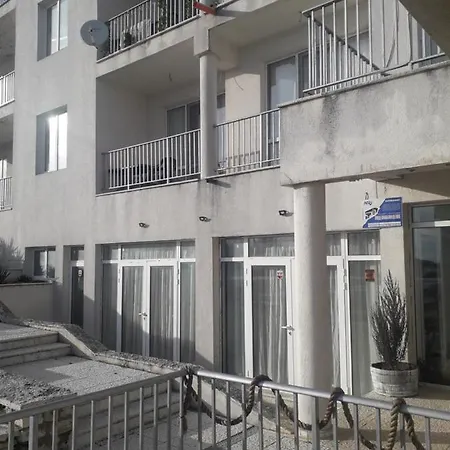 с изглед към морето и външен басейн *