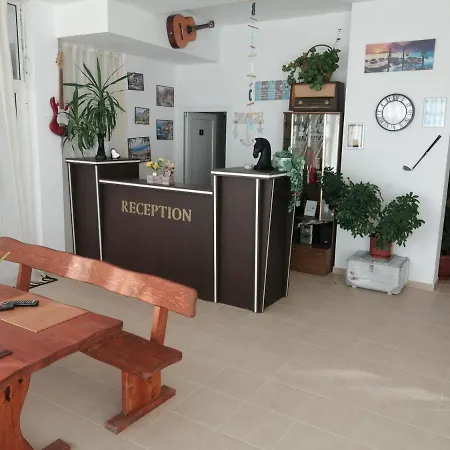 Apartahotel с изглед към морето и външен басейн *