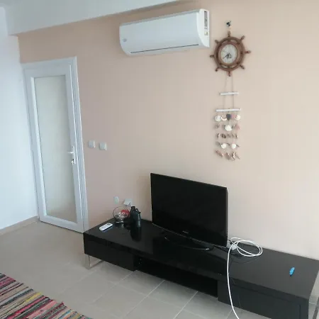 с изглед към морето и външен басейн