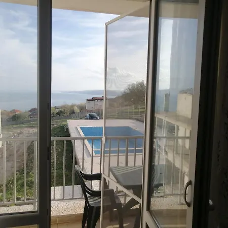 с изглед към морето и външен басейн