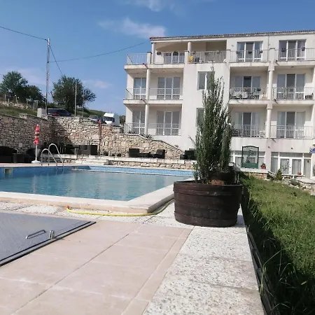 с изглед към морето и външен басейн Aparthotel Balchik