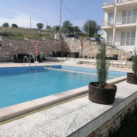 Aparthotel с изглед към морето и външен басейн *